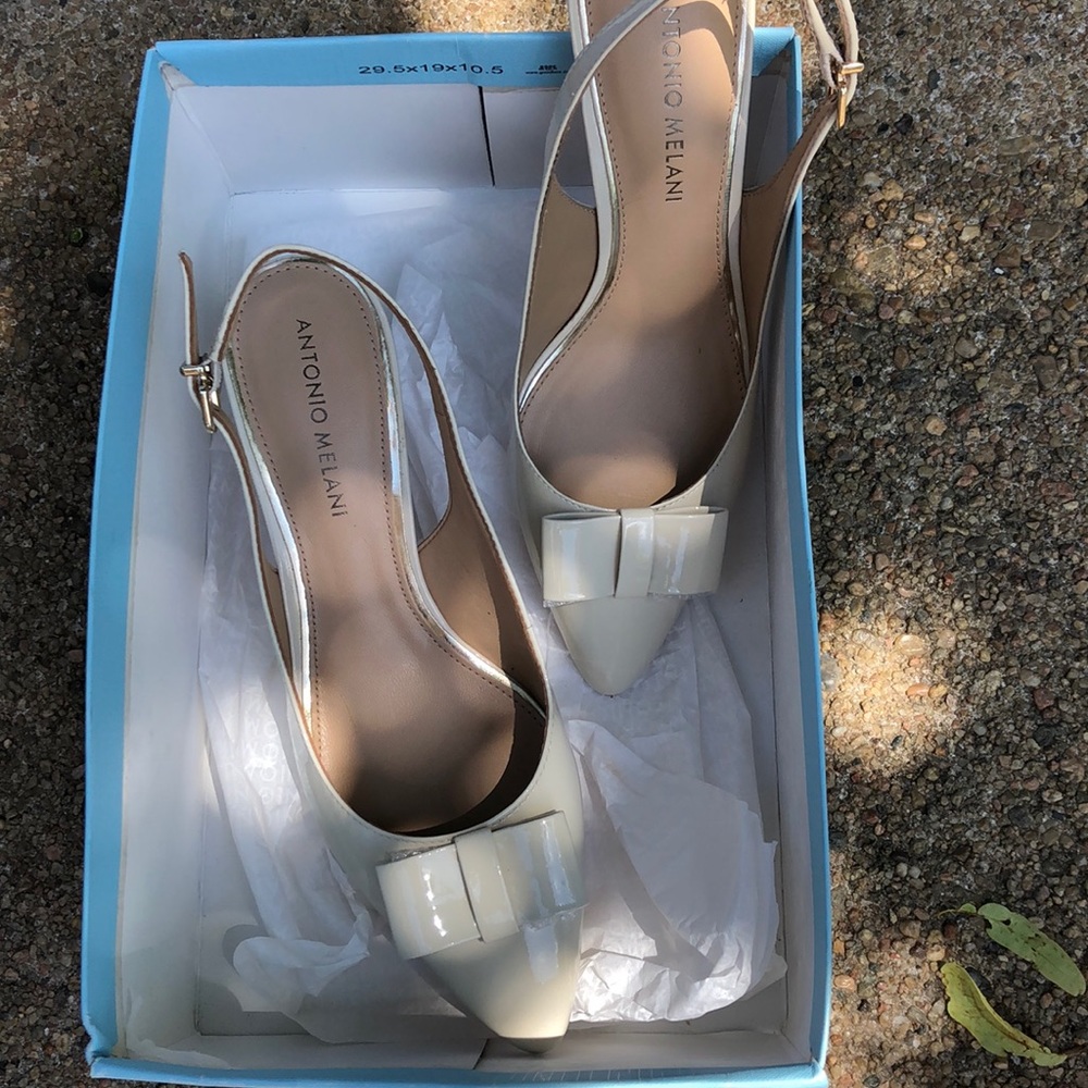 Antonio Melani Cream Slingbacks